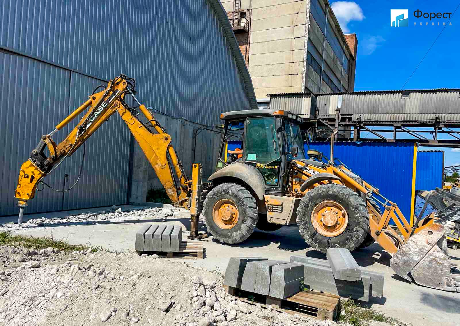 Екскаватор-навантажувач Case 695 – надійна техніка для демонтажу