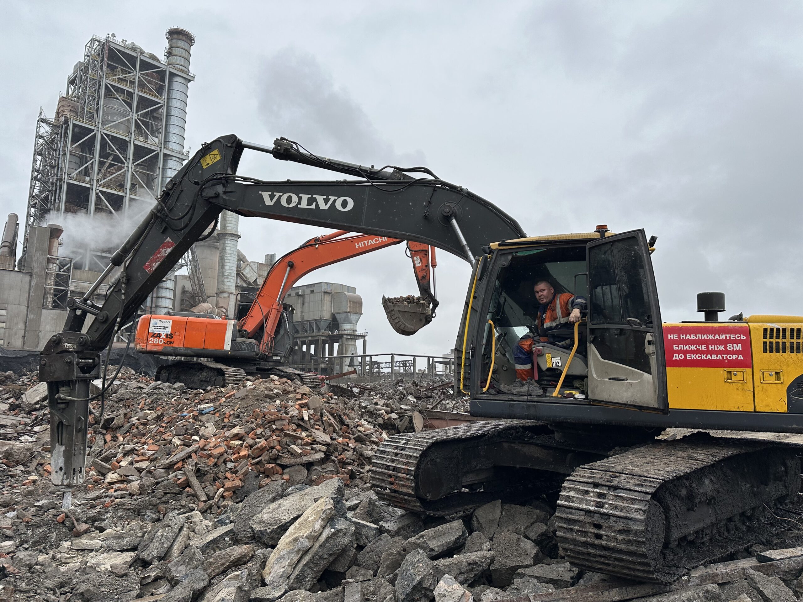 Як вибрати підрядника для демонтажу: Що варто враховувати?