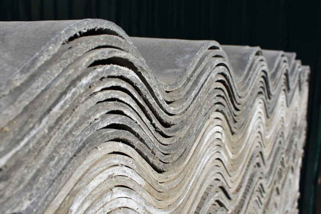 Шкідливість азбестоцементу та особливості поводження з ним під час демонтажних робіт