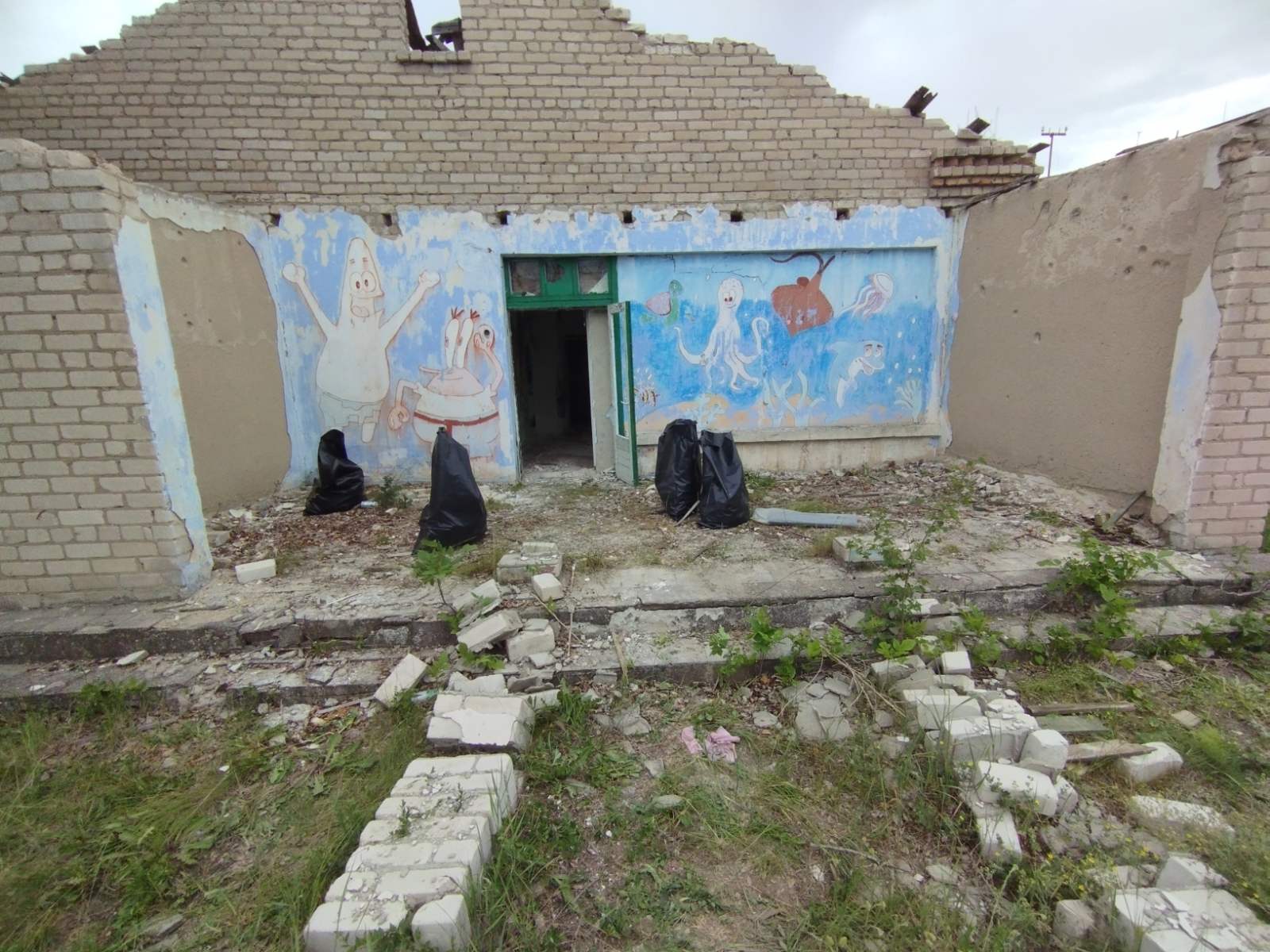 Робота з небезпечними матеріалами під час демонтажу